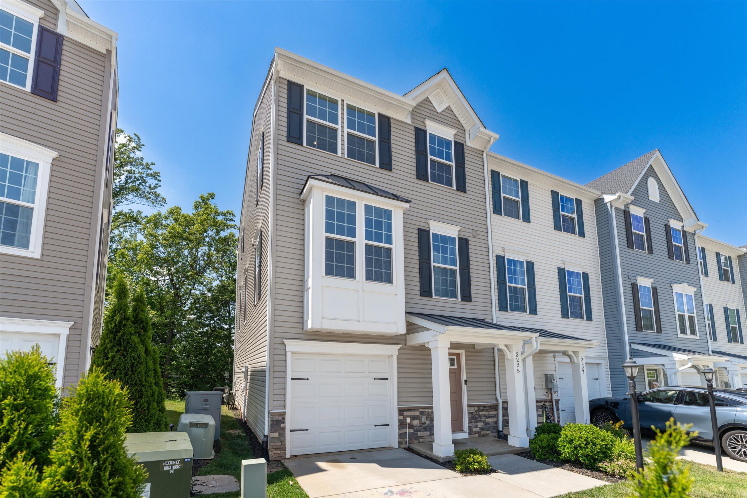 03-3225 Acadia Dr-003