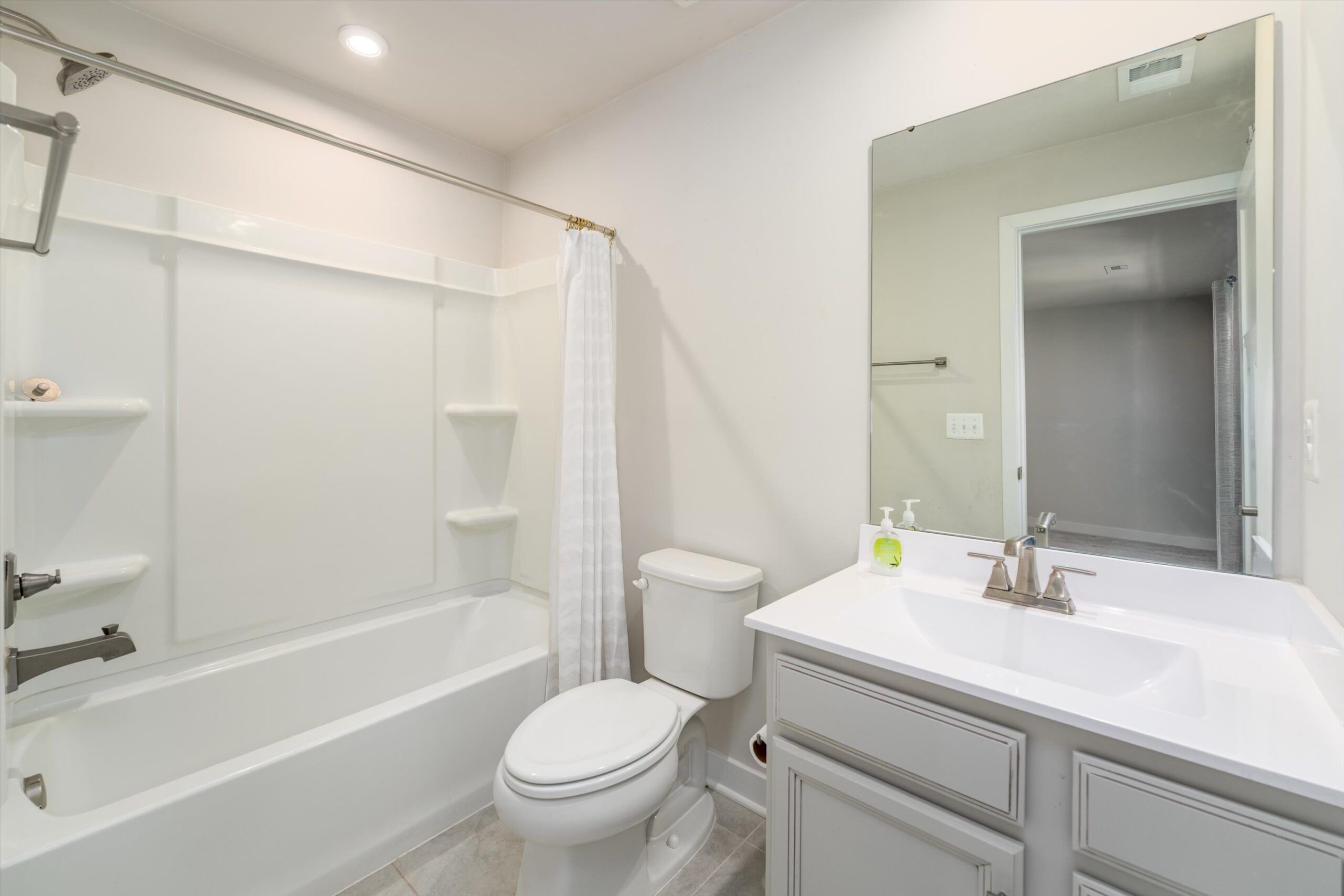10-3225 Acadia Dr-010