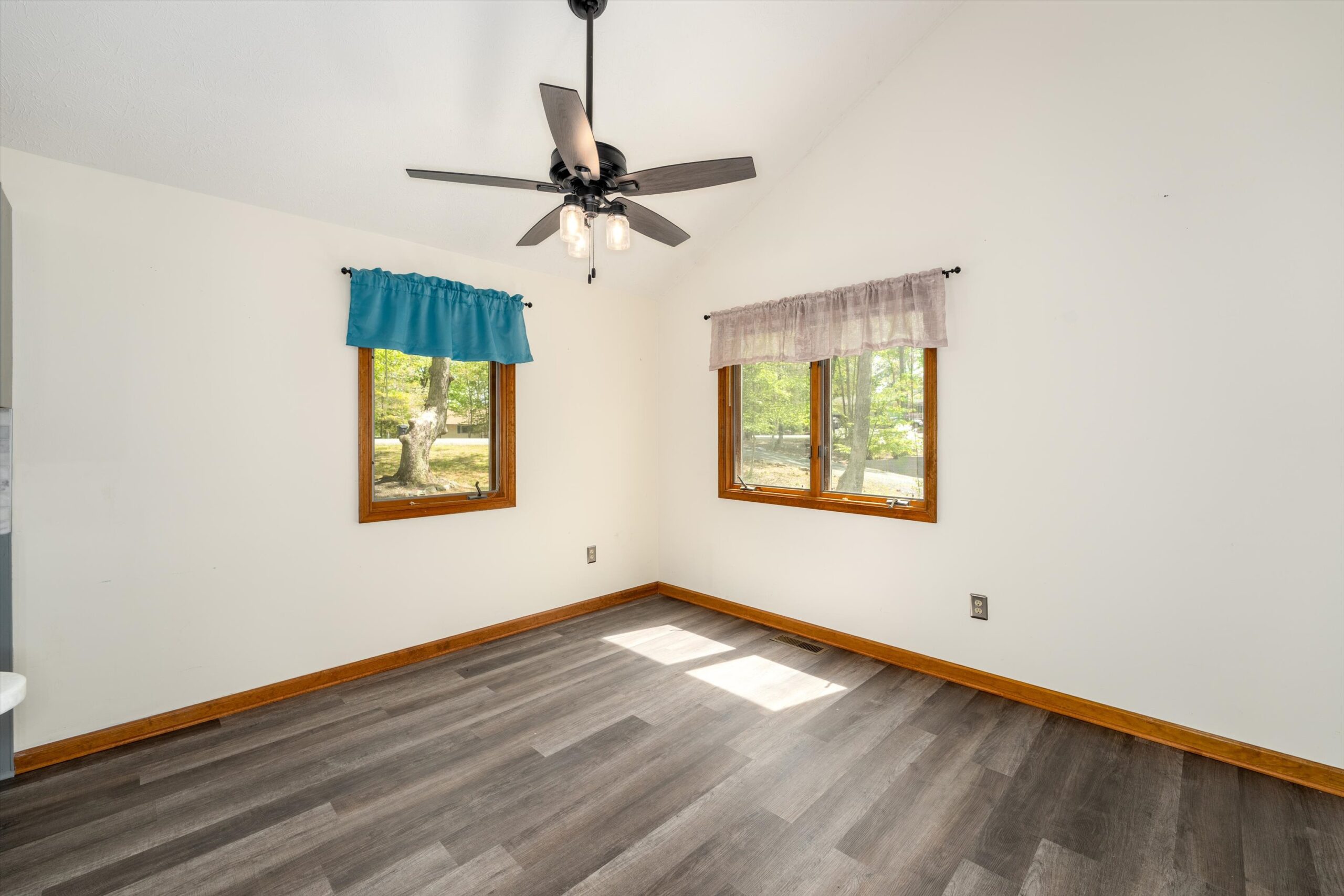 16-4 Nutwood Cir-021