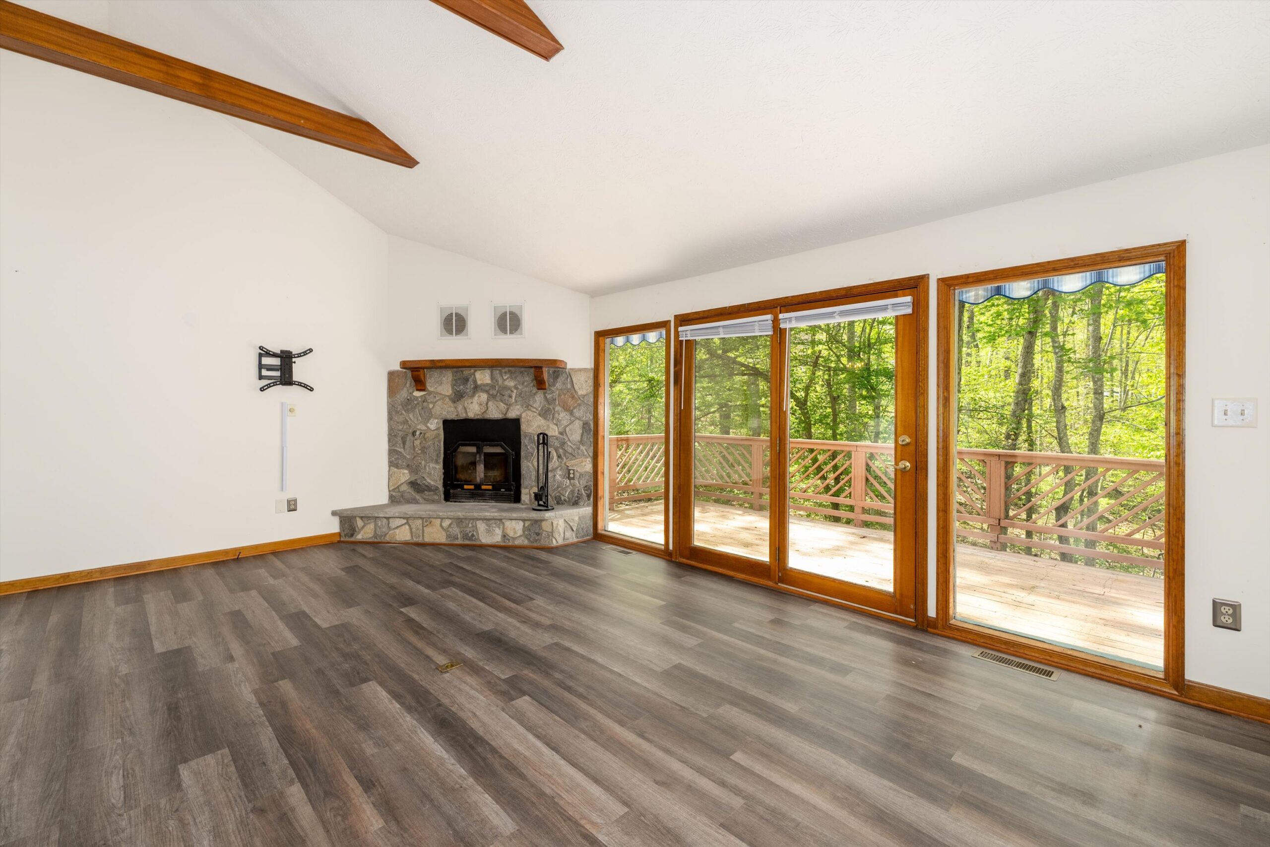 20-4 Nutwood Cir-024