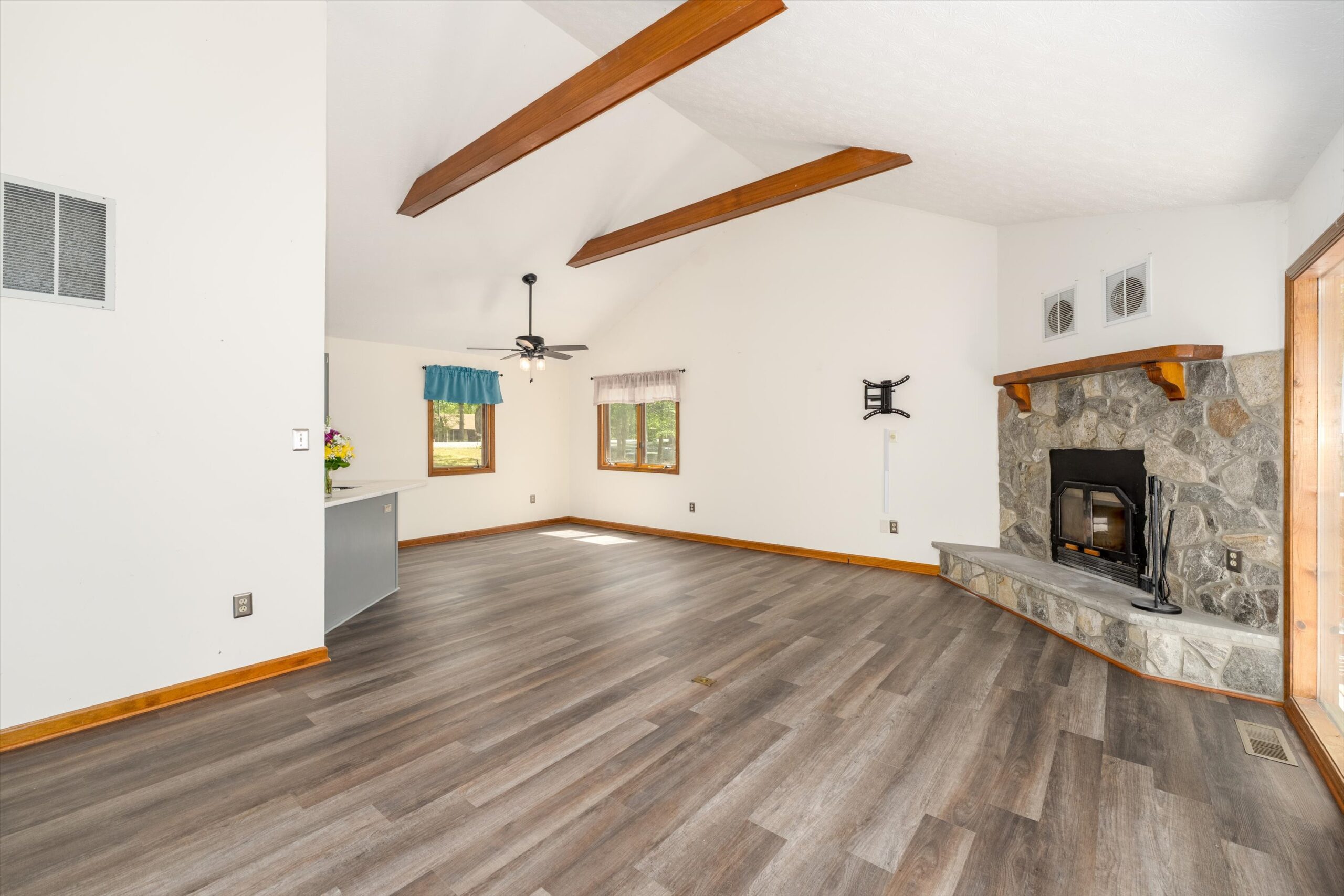 21-4 Nutwood Cir-025