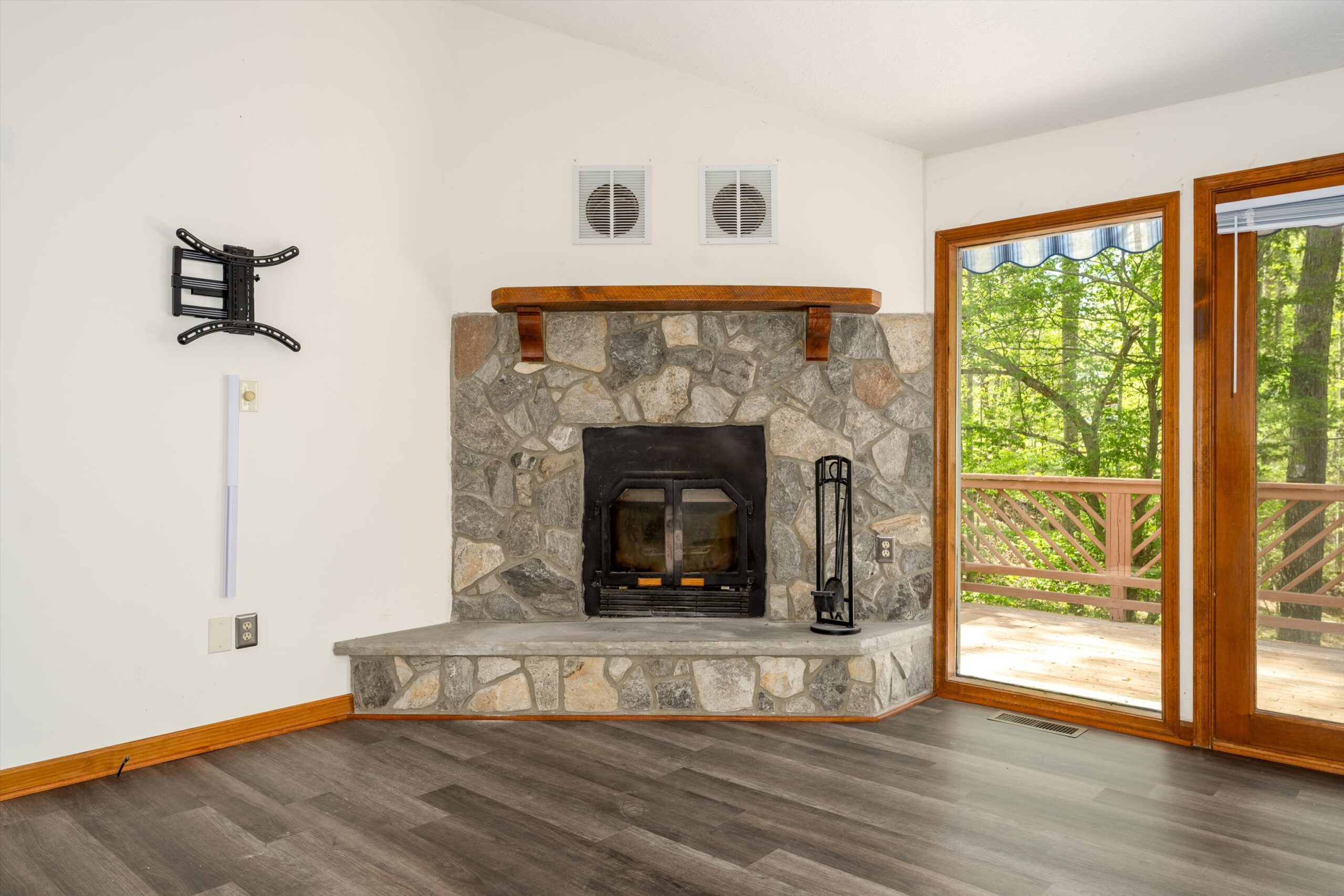 24-4 Nutwood Cir-028