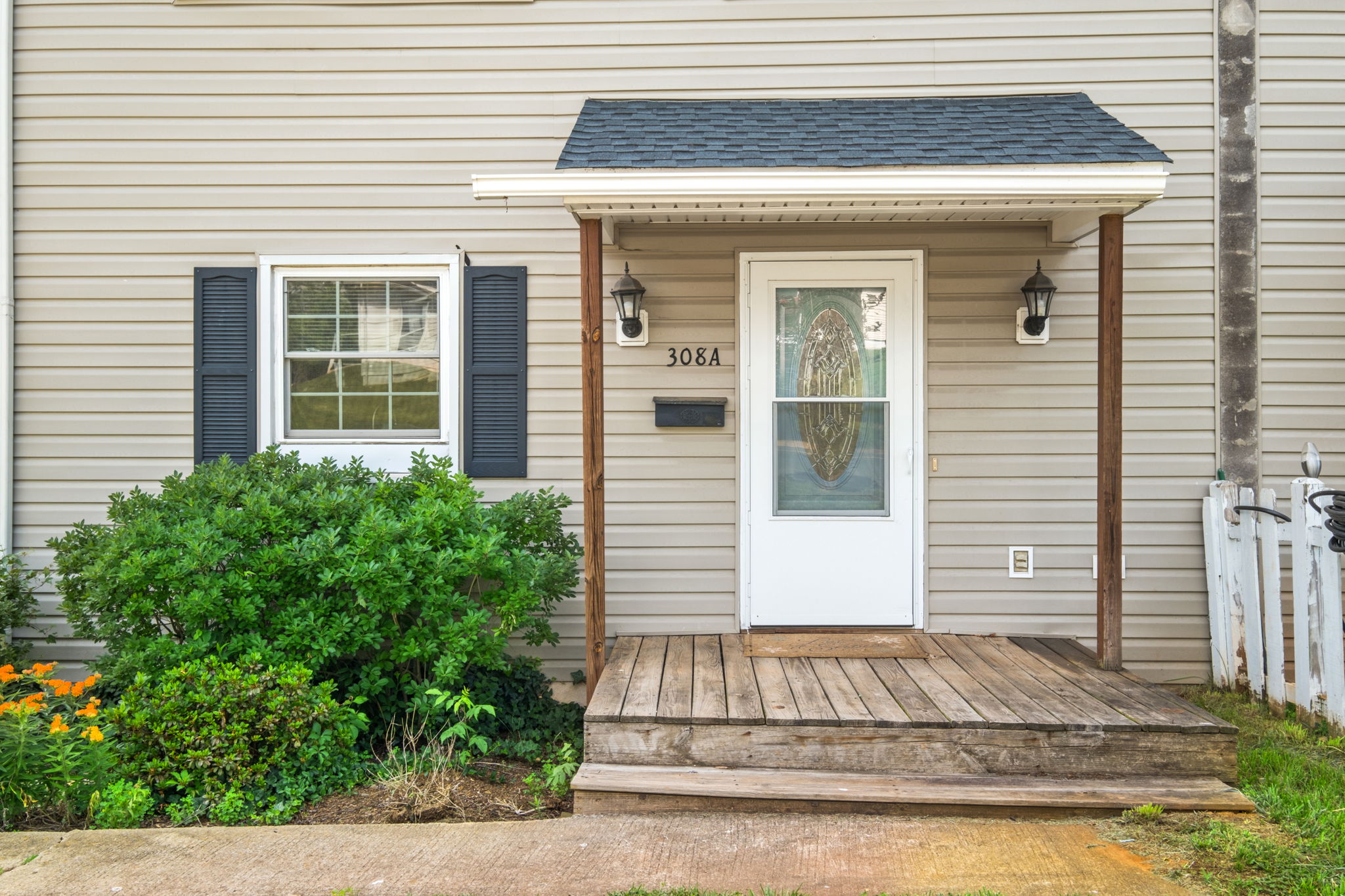 8-web-or-mls-308-carlton-rd-a