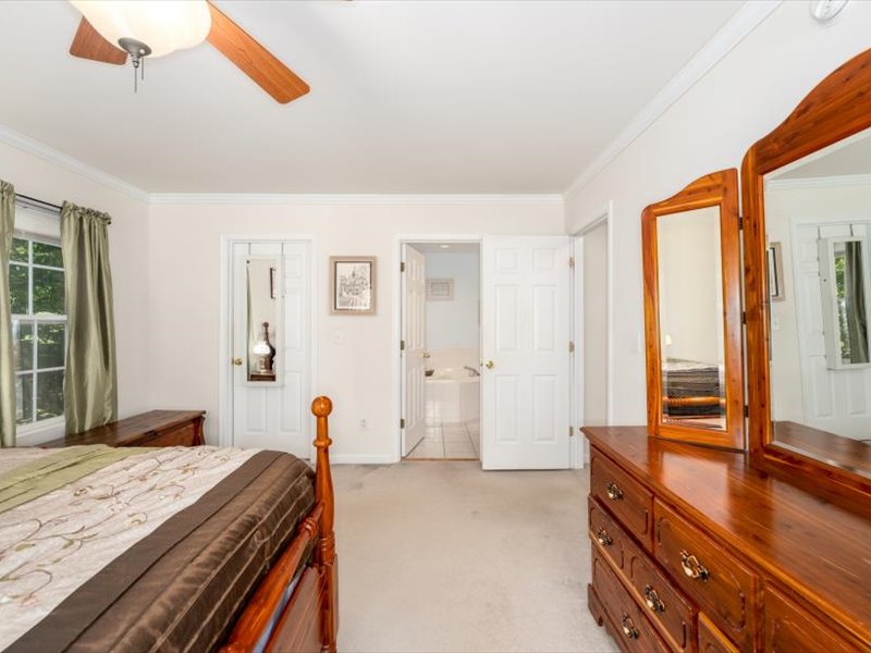 48-10 Cliftwood Rd-054