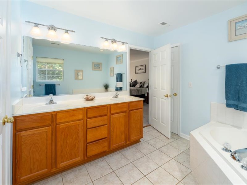 49-10 Cliftwood Rd-057
