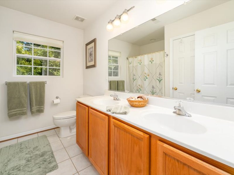 54-10 Cliftwood Rd-046