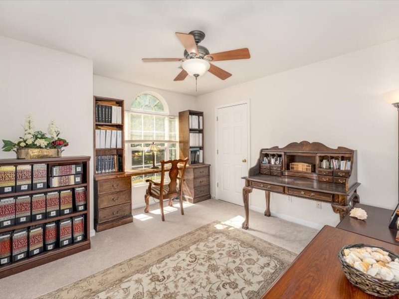 56-10 Cliftwood Rd-048