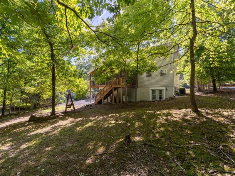 63-10 Cliftwood Rd-002