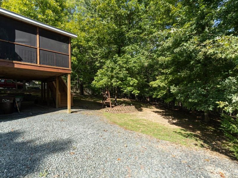66-10 Cliftwood Rd-005